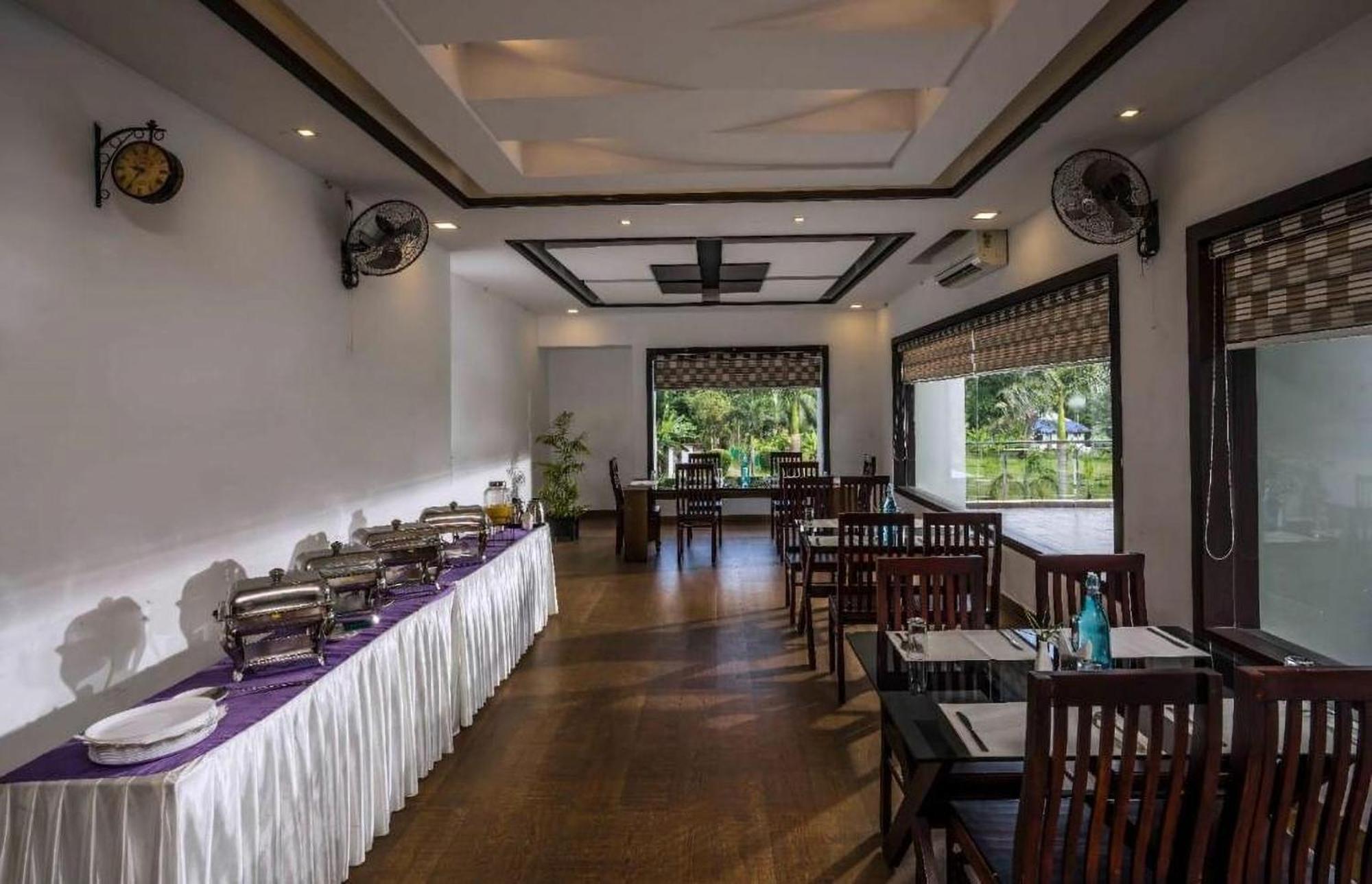 Nadhiyoram River Retreat Kochi Buitenkant foto