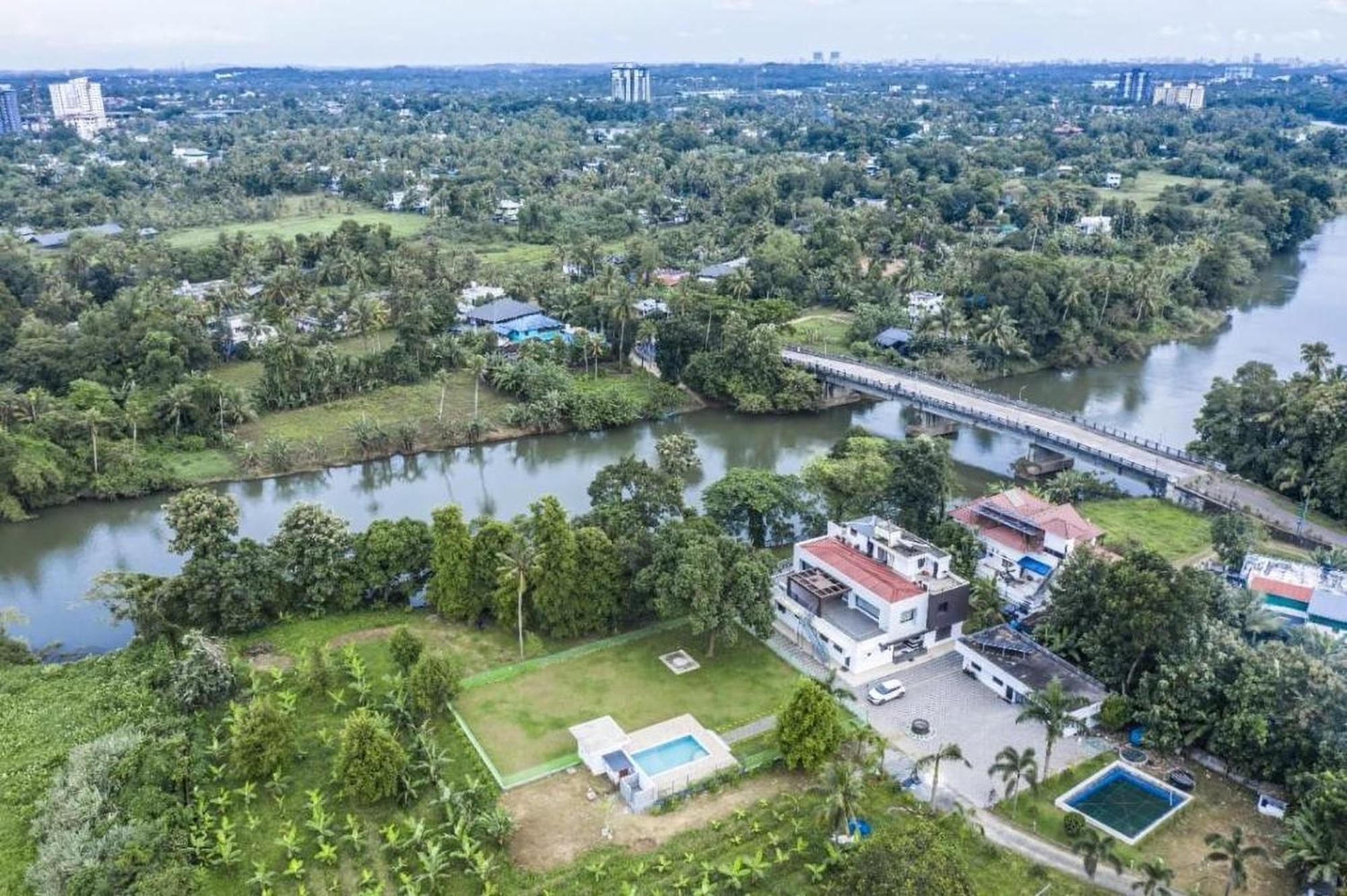 Nadhiyoram River Retreat Kochi Buitenkant foto